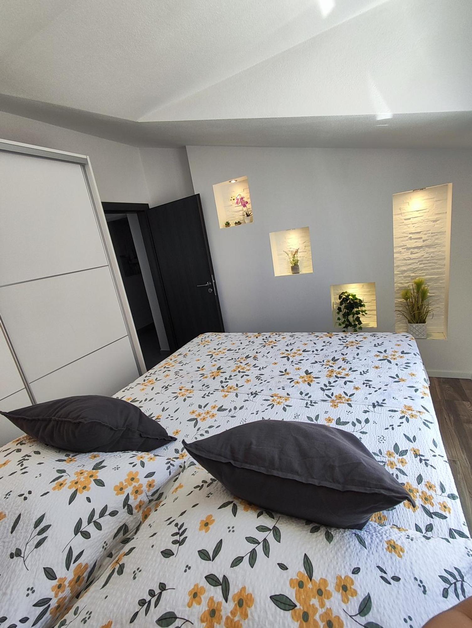 Villa Apartments Brecic 1 Kaštela Extérieur photo